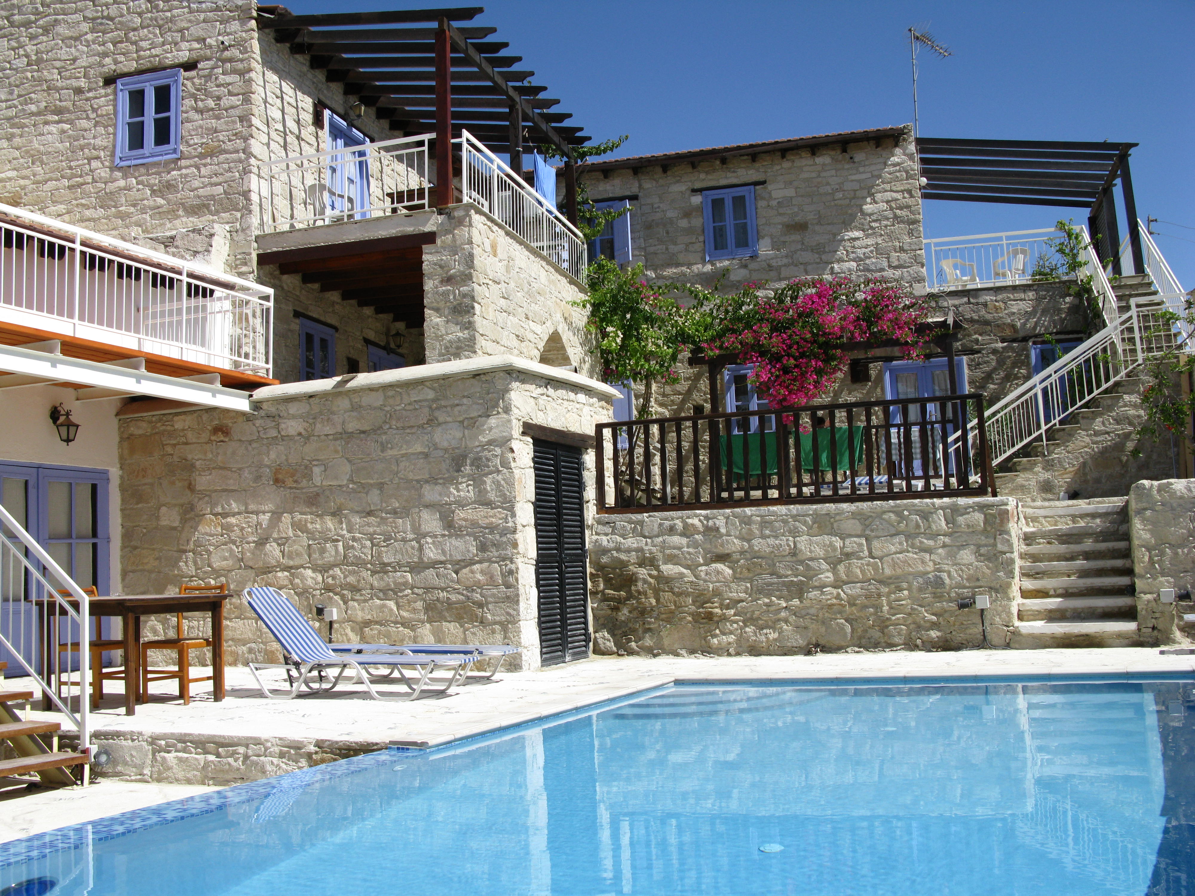 Cyprus Villages, Stuido, 1 and 2 bed apartments in Tochni.